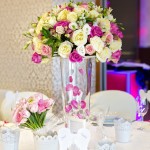 Kwiaty na stół weselny. Żywe kwiaty to najlepsza ozdoba stołu weselnego.