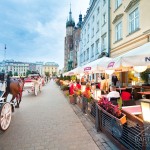 Ogródki na rynku głównym w Krakowie. Widok z restauracji number 7.