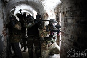 Borek Fałęcki ruiny fortów. Gra w paintball.
