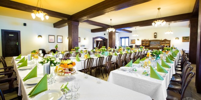 Widok ogólny na salę spichlerz. Zdjęcie wykonane obiektywem szerokokątnym