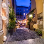 Zdjęcia wewnętrznego dziedzińca restauracji. Kraków Rynek