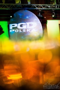 Logo PGD. Wieczorny event firmowy w Folwarku Zalesie koło Wieliczki.