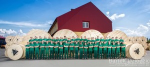 Duże grupowe zdjęcie firmowe.