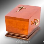 Zdjęcia produktowe drewnianej urny pogrzebowej.