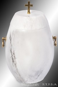 Fotografia produktowa. Na zdjęciu sfotografowana jasna urna.