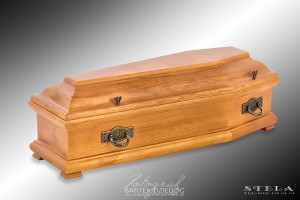 Urna z jasnego drzewa.Zdjęcia trumien.