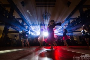 Event Kraków. Występ zespołu tanecznego na sali Maneż Folwarku Zalesie.
