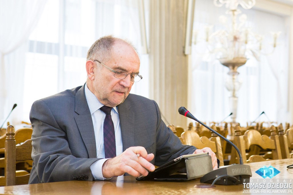 Zdjecia reklamowe politykow