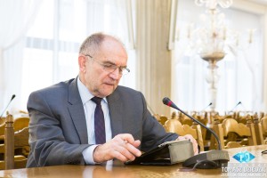 Zdjecia reklamowe politykow