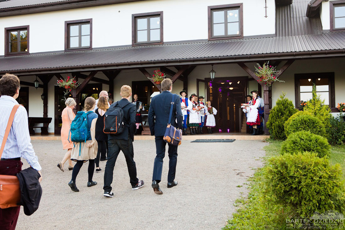 Gala dinner Katowice. Fotograf. Goście wchodzą na uroczysty obiad.