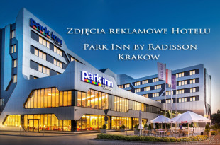 Fotografia reklamowa hoteli Kraków. Hotel Park inn by Radisson. Zdjęcie z zewnątrz wykonane przy zachodzie słońca. Wdiok na hotel od strony Centrum kongresowego ICE.