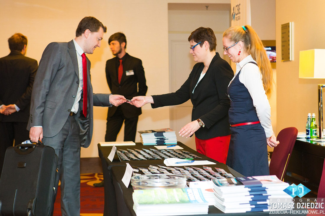 Wręczenie indentyfikatorów podczas konferencji Warszawa Marriott hotel