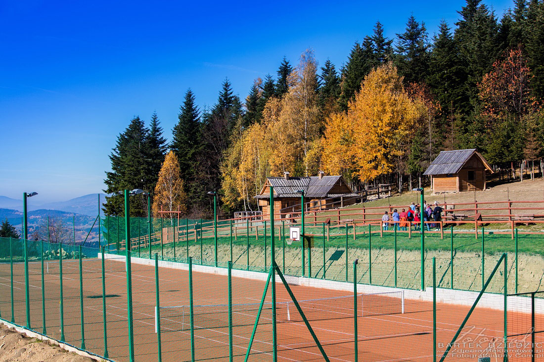 Fotografia reklamowa kortów tenisowych.