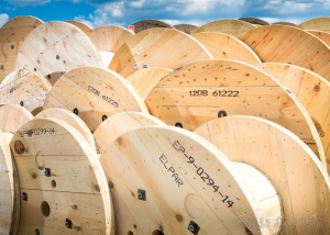 Bębny drewniane, kablowe, zdjęcie reklamowe