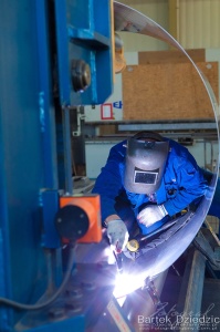 Fotograf przemysłowy. Zdjęcia spawacza.